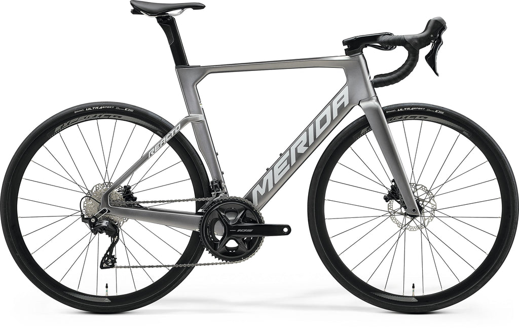 Side view of the Merida Reacto 4000 IV3, a lightweight CF3 carbon aero road bike.