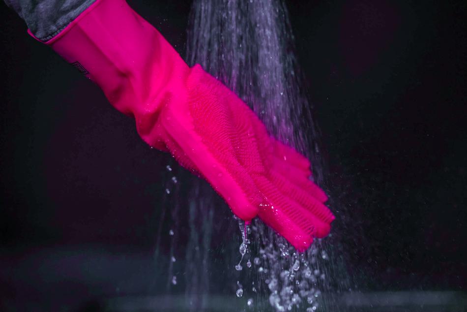 Shop Muc-Off Deep Scrubber Gloves Pink Small Online in India | United By Cycling