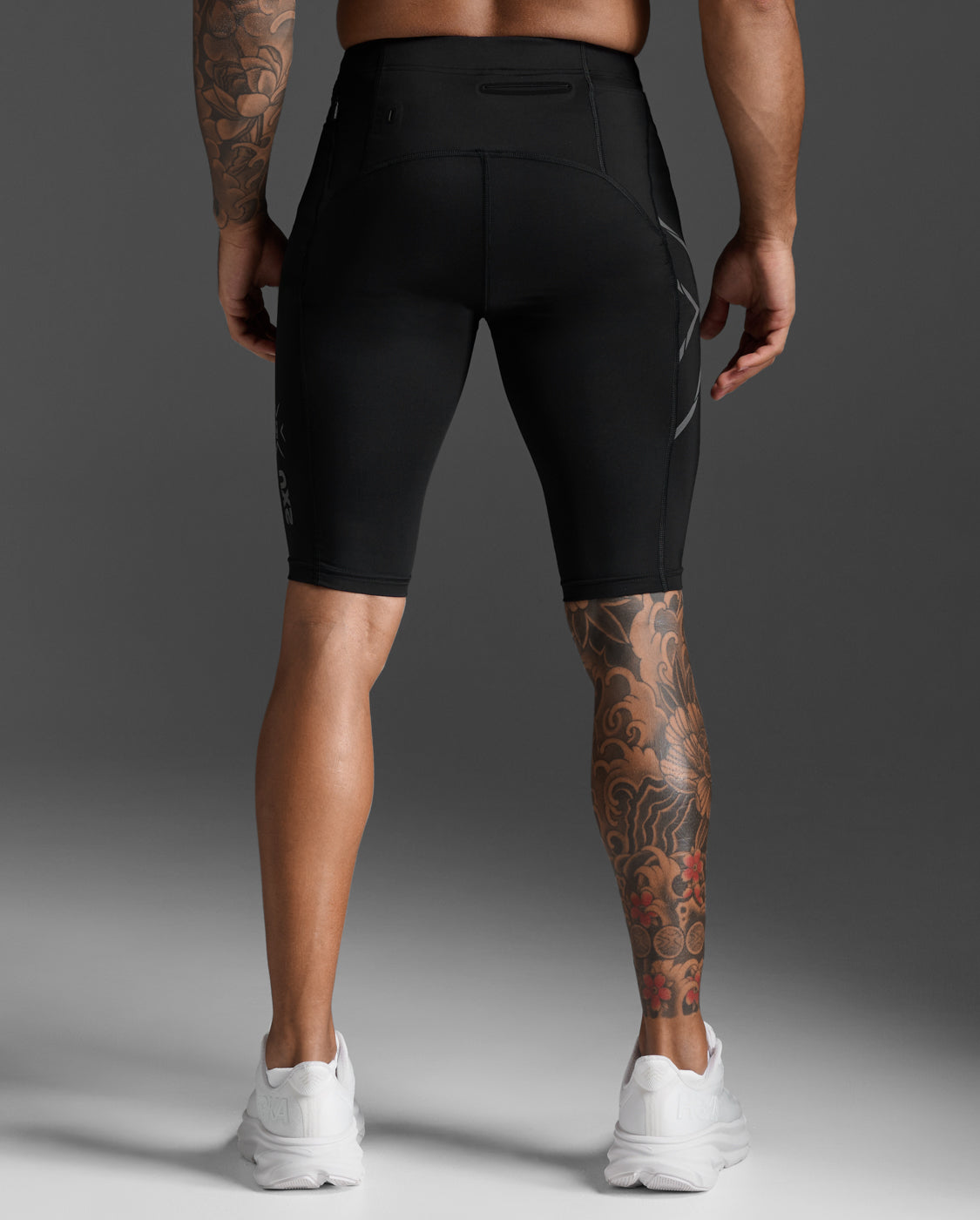 Rear view of the 2XU Light Speed Compression Shorts in Black/Black Reflective showing the waistband zip pocket.