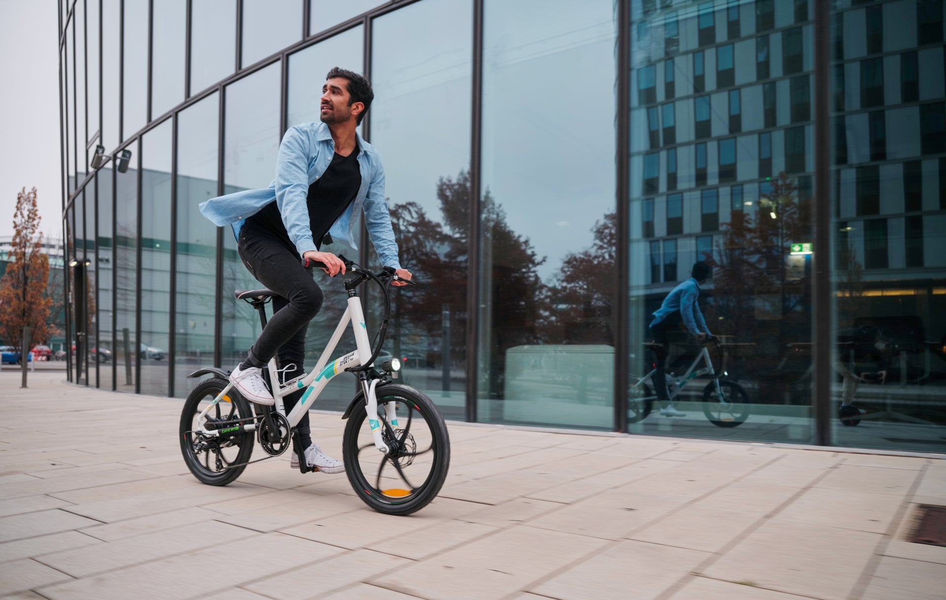 Shop Vaan Urbansport Pro E-Bike (White) Online in India | United By Cycling