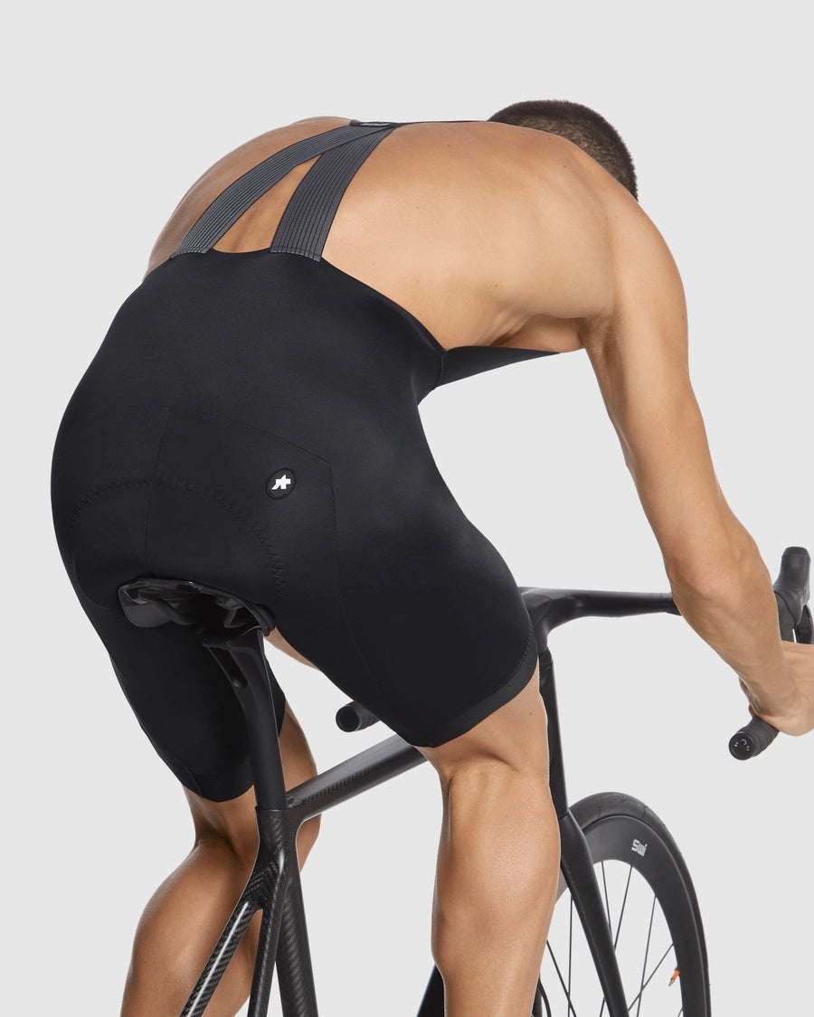 ASSOS men’s cycling bib shorts with racingFit design