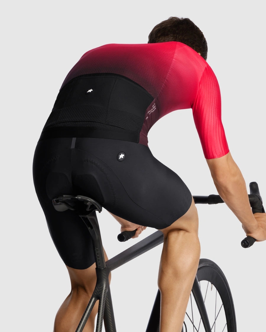 ASSOS EQUIPE RS Jersey S11 close-up of raw cut hem and cuffs