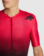Performance ASSOS cycling jersey with compressive fit