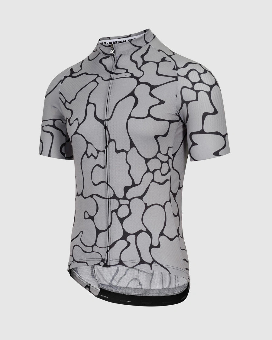 ASSOS Mille GT Voganski performance cycling jersey rear pocket detail
