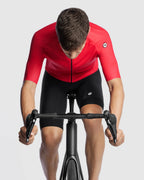 ASSOS MILLE GT C2 EVO Jersey Sleeve and Collar Detail