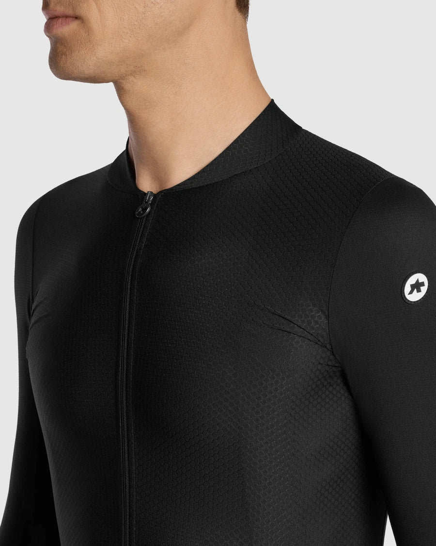 ASSOS MILLE GT LS S11 Jersey Fabric Texture Close-Up