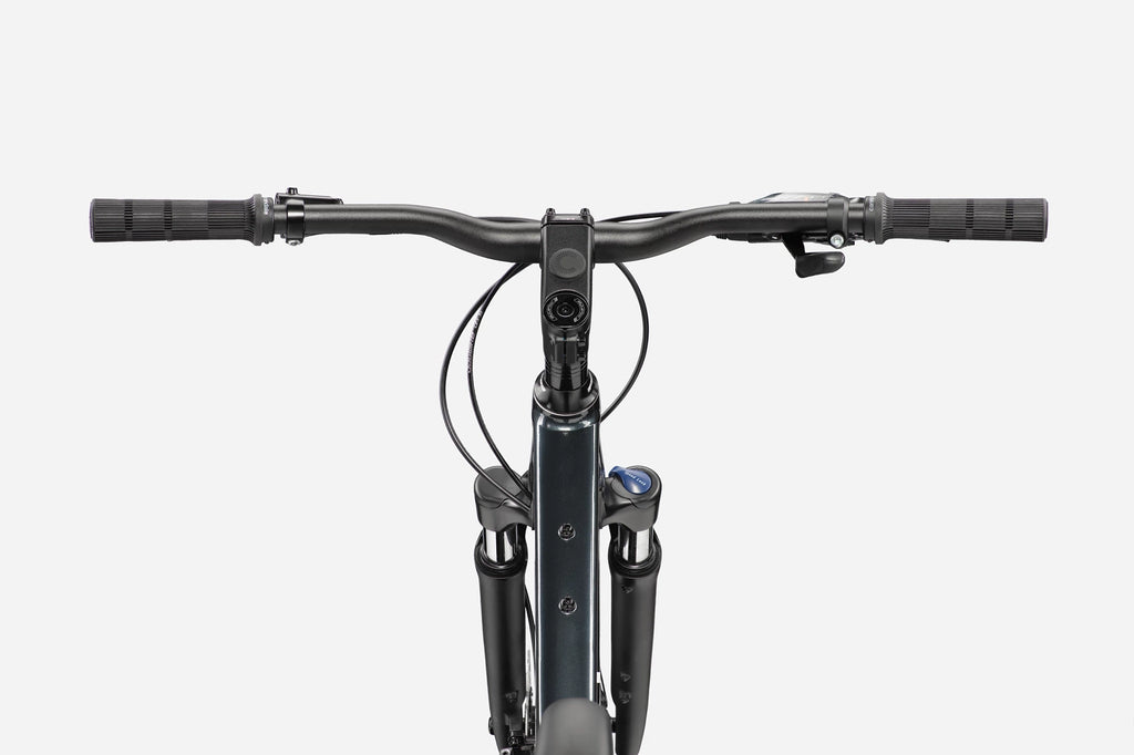 Front angle of Cannondale Quick CX 3 hybrid bike in blue