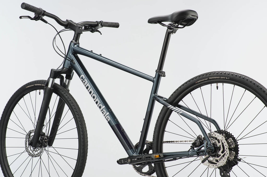 Lightweight SmartForm C3 alloy frame on Cannondale Quick CX 3 Tungsten Blue