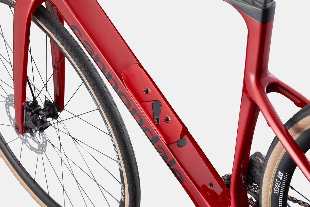 Cannondale Synapse Carbon 4 Metallic Red aero carbon frame close-up