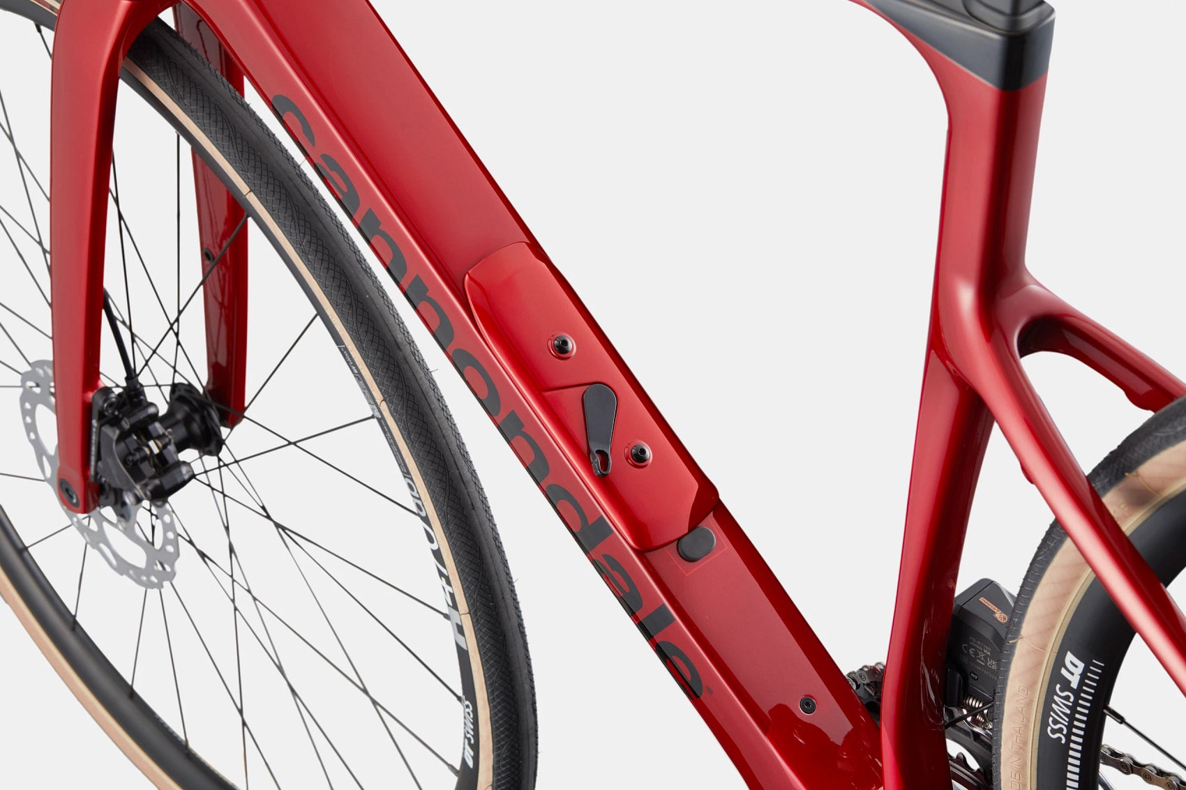 Cannondale Synapse Carbon 4 Metallic Red aero carbon frame close-up