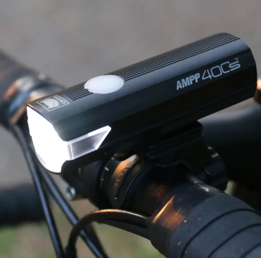 Cateye AMPP 400 S mounted on a bicycle handlebar using the FlexTight bracket.