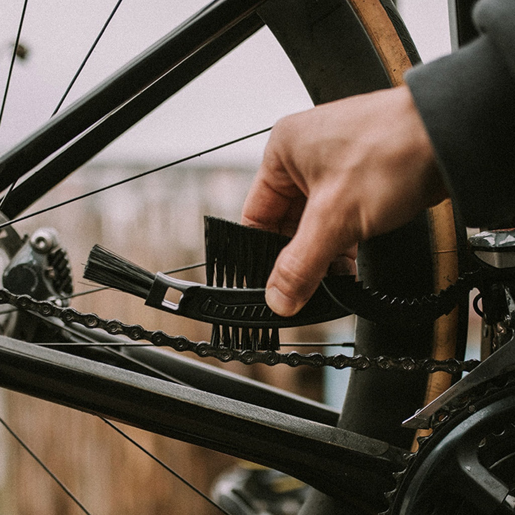 Essential cycling maintenance kit for chain protection