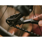 Dynamic small bike brush for drivetrain and pulley wheels
