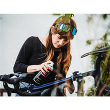 The bike wax spray provides a satin finish while protecting against corrosion and scratches.