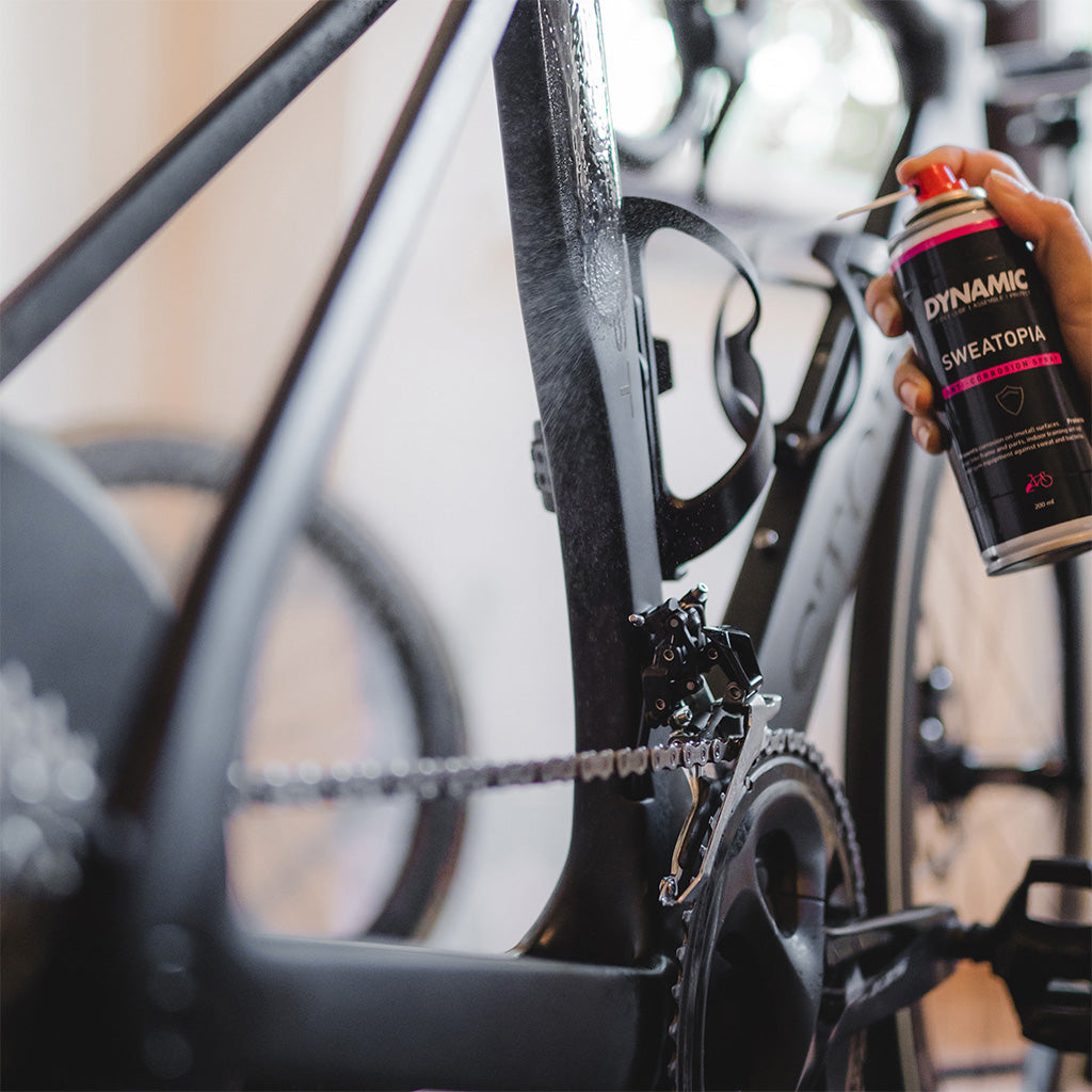 The anti-corrosion spray is effective even on surfaces that already show signs of rust.