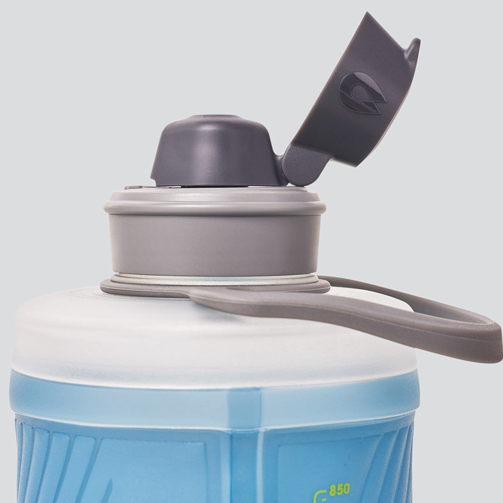 Hydrapak Flux Bottle cap and valve detail in Tahoe Blue (1 Liter).
