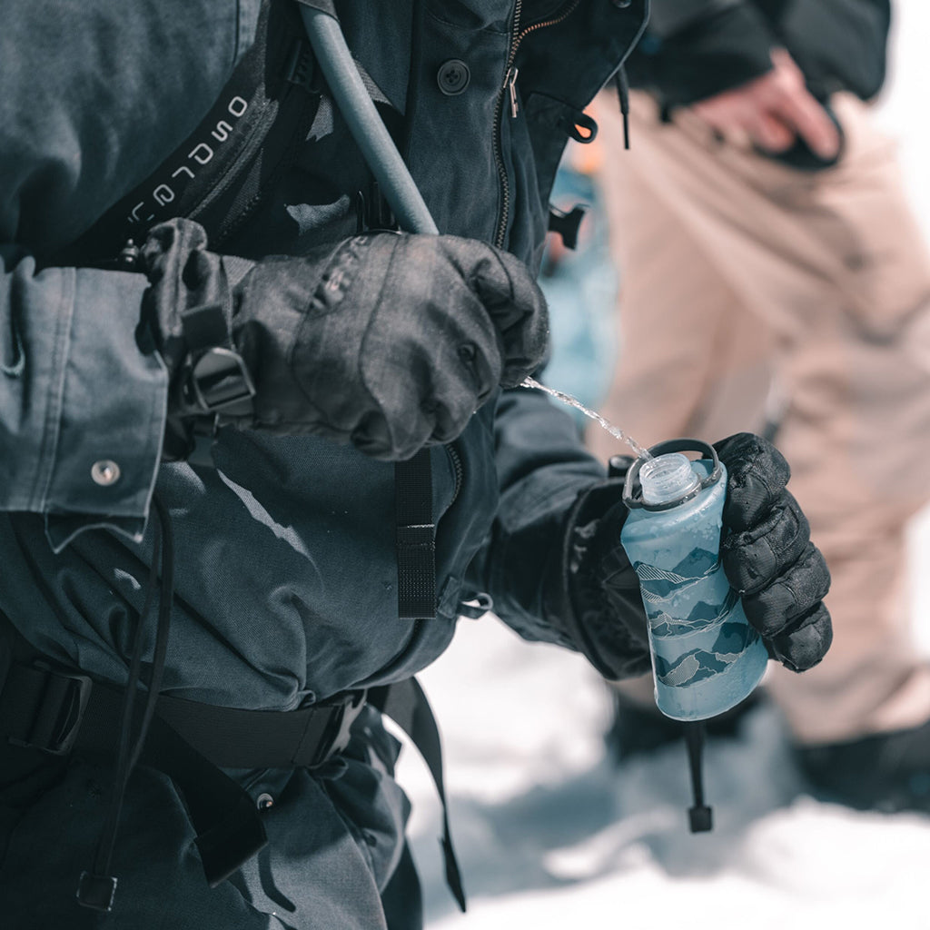 Tahoe Blue Hydrapak Stow 350ml bottle with a convenient handle for carrying and a wide opening for easy refilling.