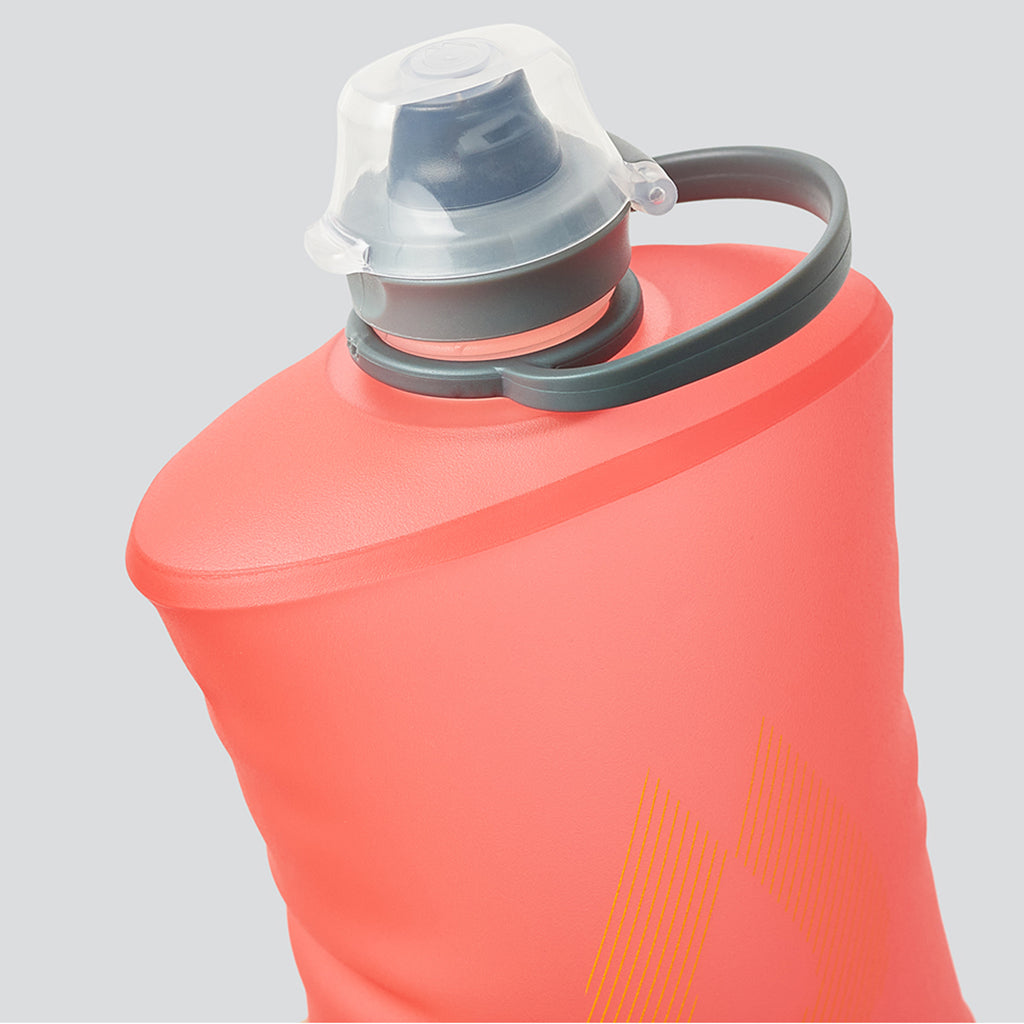 Easy access to hydration: the flip cap of the Redwood Hydrapak Stow 500ml bottle.