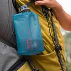 Effortlessly carry the 500ml Tahoe Blue Hydrapak Stow using its durable bail.