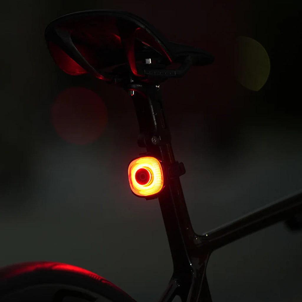 Powerful 50-lumen SEEMEE 50 MAG smart bike rear light with red and white LEDs and waterproof design.

