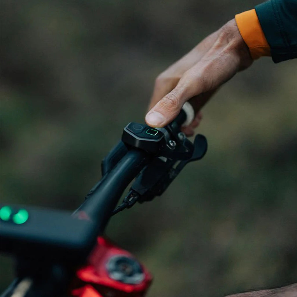 Wireless remote for Magicshine RAY 2600B bike light, emphasizing effortless control during rides.