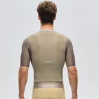 Monton adventure-ready jersey with lightweight design