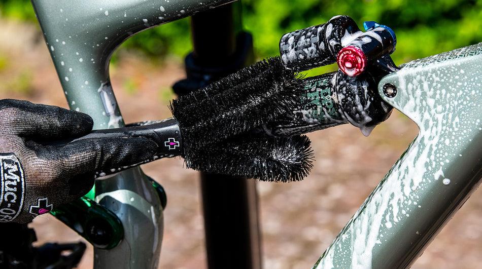 Muc-Off Two Pronged Brush for Spokes and Cranks