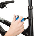 Adjustable torque wrench for carbon bike components