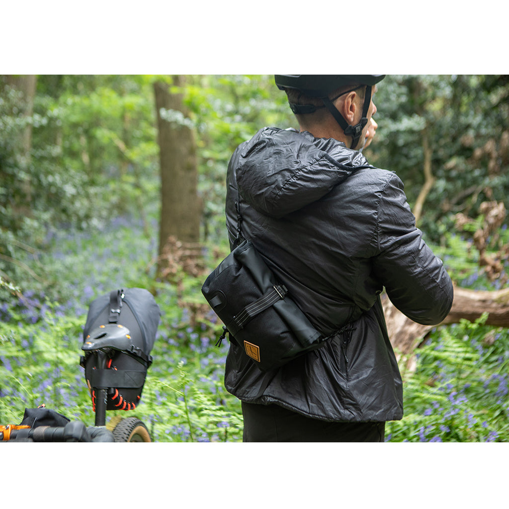 Cycling rolltop handlebar bag in black