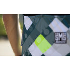 Close-up of aero sleeve and gripped elastic band fit