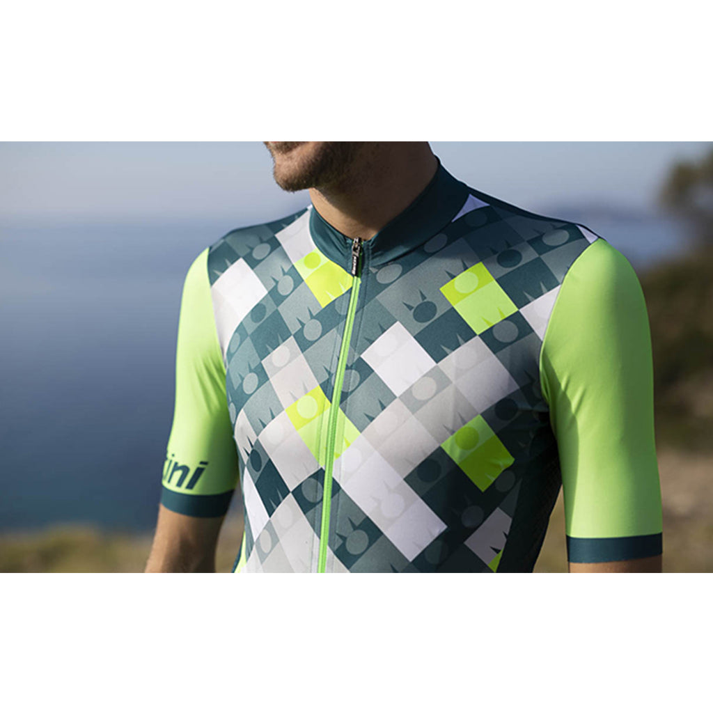 Lightweight performance cycling jersey with mesh sides