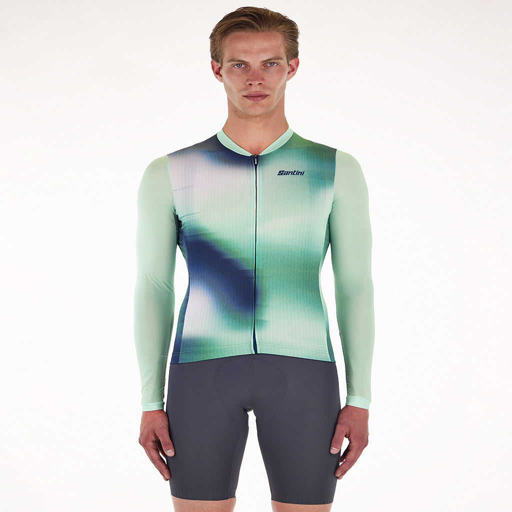 Close-up of the Santini Ombra Eco jersey's recycled fabric in green, highlighting its sleek fit and environmental commitment.

