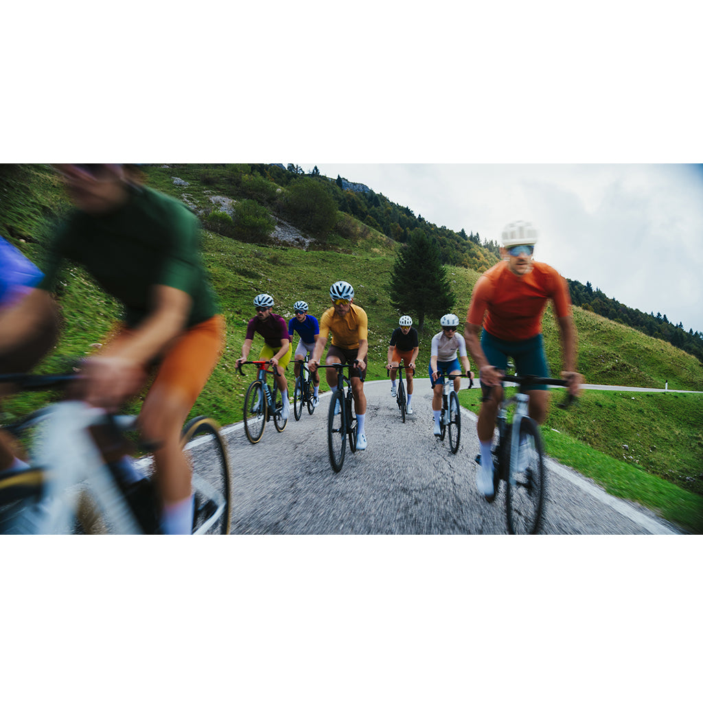 Slim fit unisex cycling jersey for aerodynamic comfort

