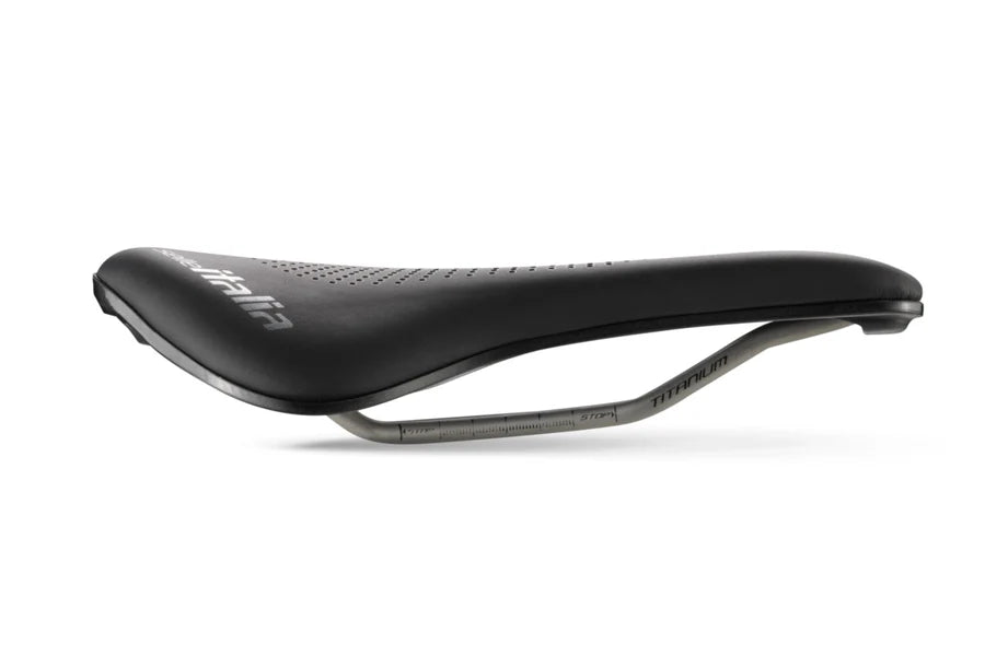 Top-down view of the Max Novus Boost Evo saddle, highlighting the wide shape and Superflow central cutout.