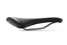 Top-down view of the Max Novus Boost Evo saddle, highlighting the wide shape and Superflow central cutout.