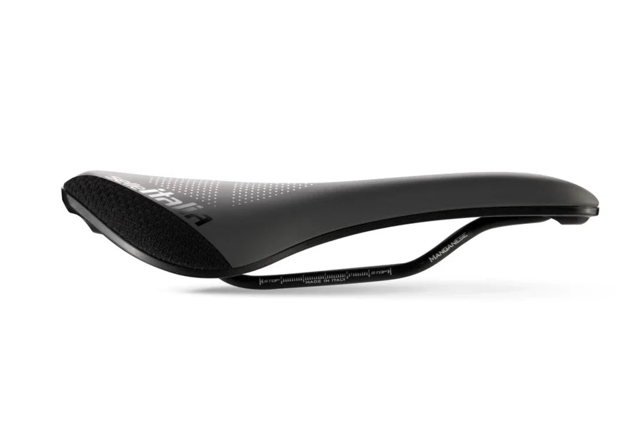 Profile view of the Selle Italia Novus Boost EVO Superflow saddle

