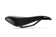 Short wave-shaped cycling saddle with gel padding