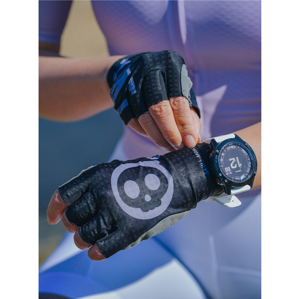 Stretch mesh breathable back panel on SKMT gloves