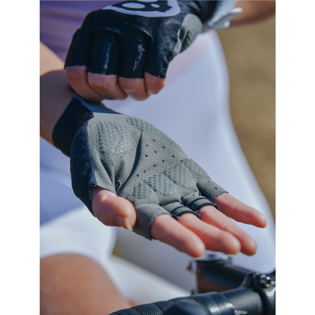 Silicone print grip zones on Skull Monton SKMT Gloves