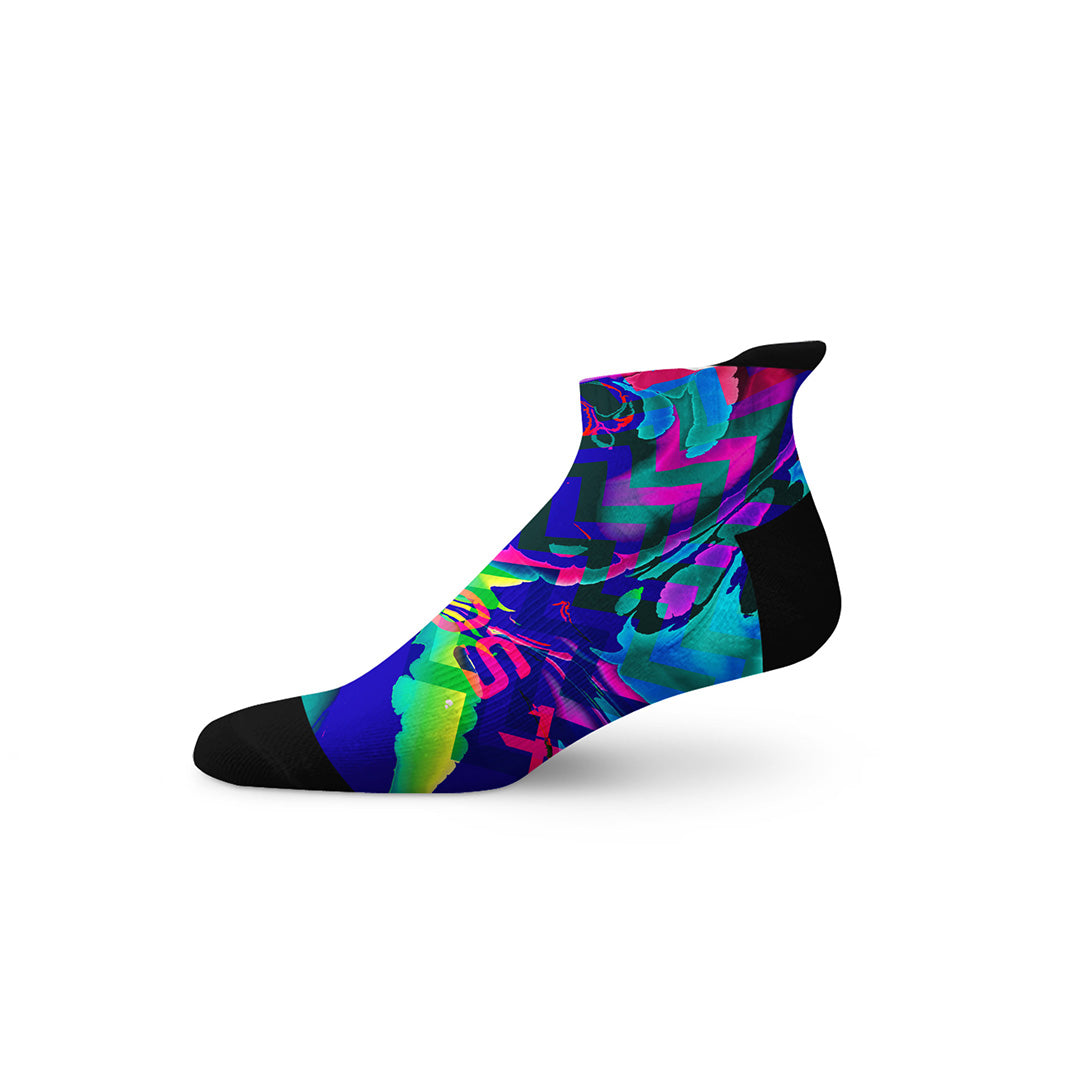 Colour spill tab socks with anti-slip heel tab and seamless toe