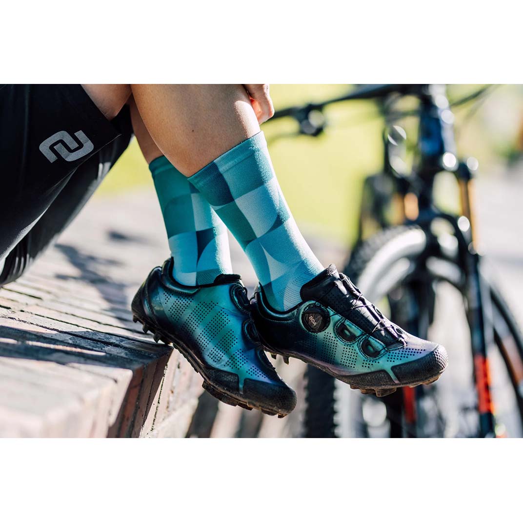 Breathable turquoise crew socks with lightweight sports design