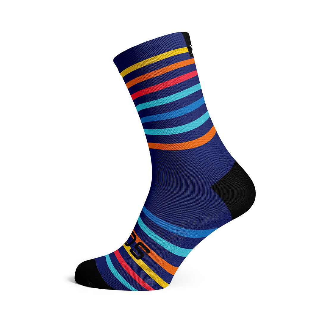 Lightweight performance crew socks with seamless toe