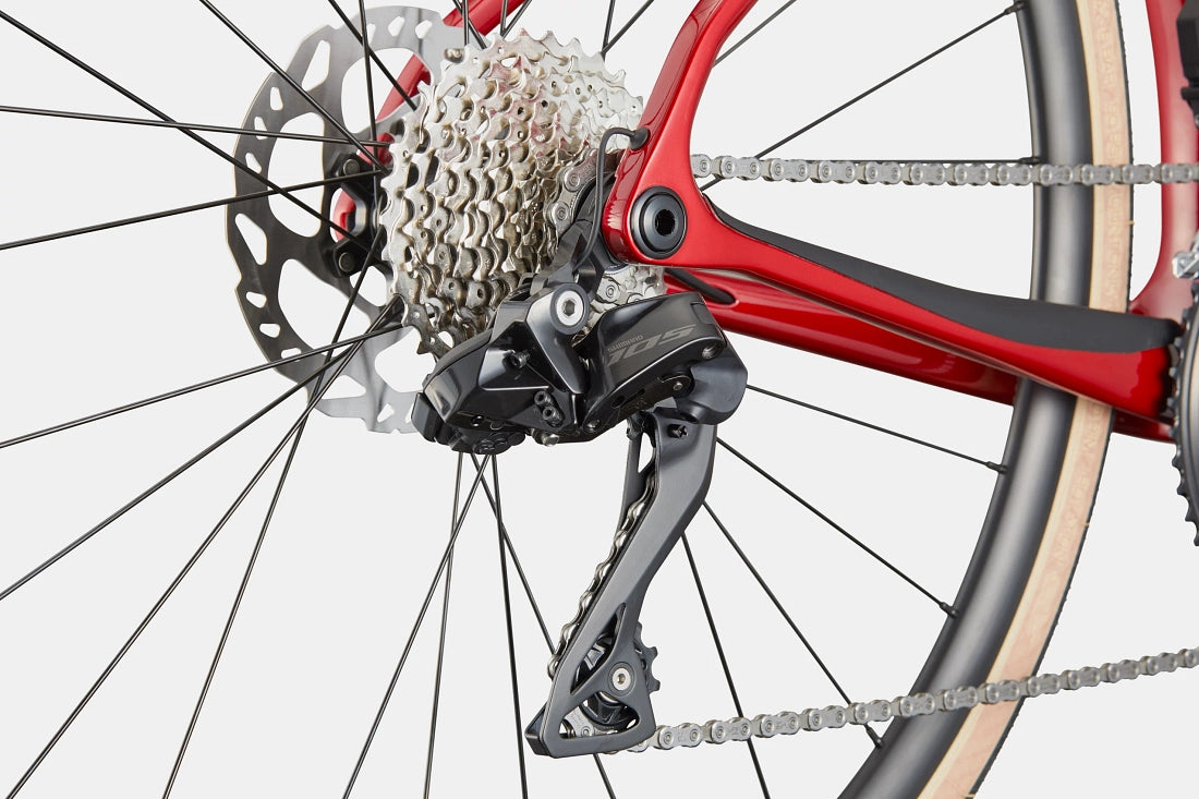 Cannondale Synapse Carbon 4 700c road bike with 32c tires