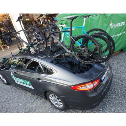 A car equipped with a TreeFrog L2 bike rack on top, ready for an adventure with bikes securely held in place