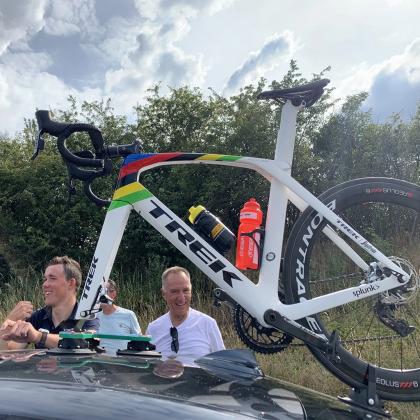 Mountain bike secured on a TreeFrog roof rack with suction cups, ideal for safe transport and outdoor adventures