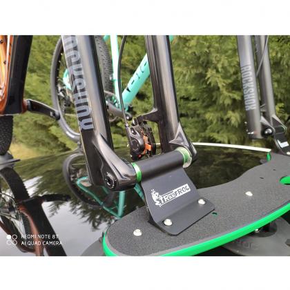TreeFrog Pro 2 Plus Bike Rack Close-Up on Car: A detailed view of the TreeFrog Pro 2 Plus suction cup bike rack mounted on a car roof, holding a bike by its fork mount