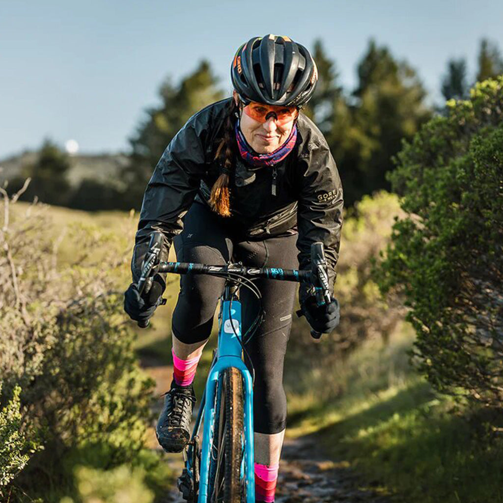 Tanwall WTB Riddler 700x37c tire, showcasing its swift efficiency for long rides and dirt tours.