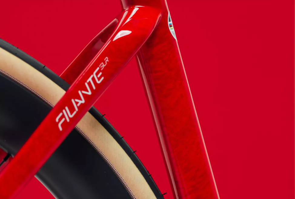  Close-up of a glossy red Wilier Filante SLR bicycle featuring the word "filante" on its frame