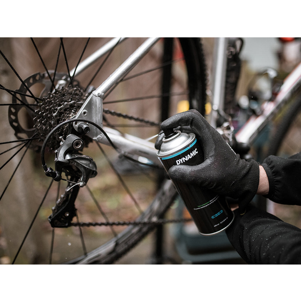 400ml can of Dynamic Chain Cleaner Spray, specifically designed for quickly degreasing bicycle chains and drivetrains.