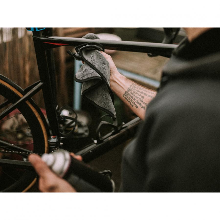 The Dynamic Luxury Microfibre Polishing Cloth being used to apply wax to a bike frame.